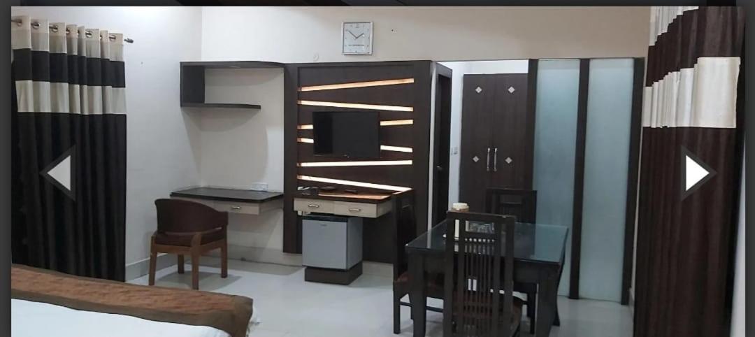 Hotel Soni International Khalilabad Exteriér fotografie